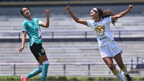 Aerial Chavarín festeja uno de los goles ante el León.