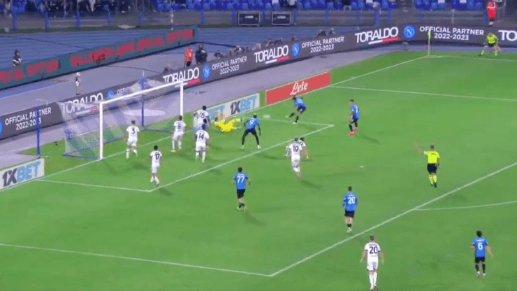 Chucky Lozano hizo su tercer gol en fila con el Napoli