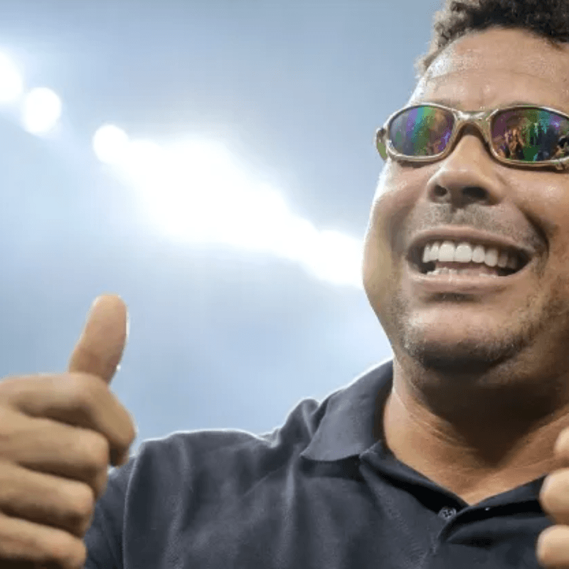 Ronaldo 'lava as mãos' e Pezzolano dispensa defensor com atraso no Cruzeiro