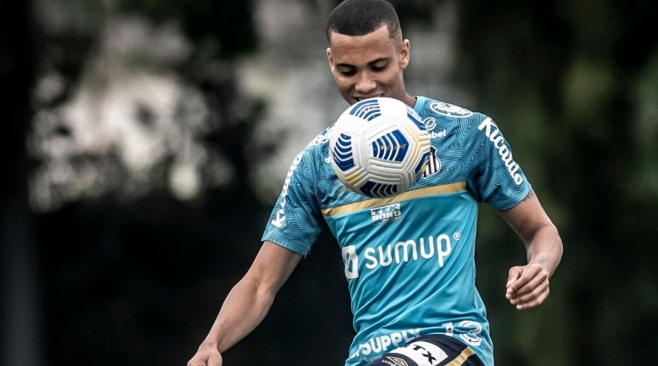 Foto: Ivan Storti/Santos FC/Divulgação - O lateral ainda não foi procurado para discutir a situação