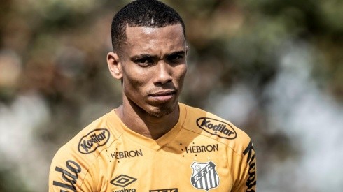 Foto: Ivan Storti/Santos FC/Divulgação - Madson: lateral tem futuro indefinido no Peixe