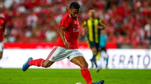 Eduardo Salvio aprovechó sus vacaciones para visitar al Benfica.