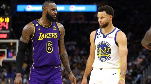 Stephen Curry y LeBron James en el comienzo de NBA 2022-23