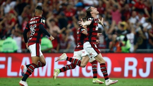 Festejo de gol y título de Flamengo.