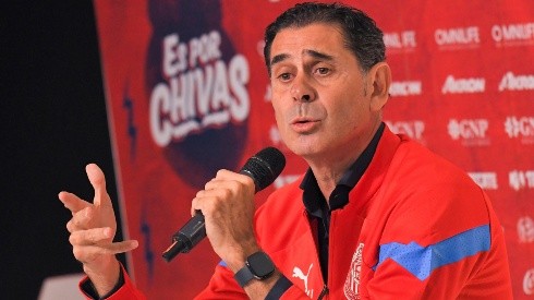 Fernando Hierro en su presentación oficial como director deportivo de Chivas.