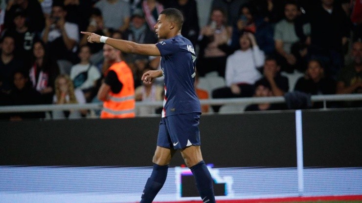 Kylian Mbappé en festejo de gol ante Ajaccio.