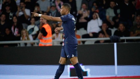 Kylian Mbappé en festejo de gol ante Ajaccio.