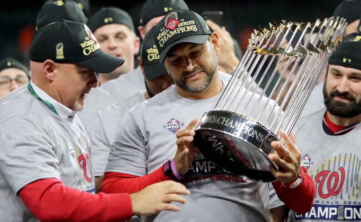2022 World Series Champions Houston Astros Signature Trophy T