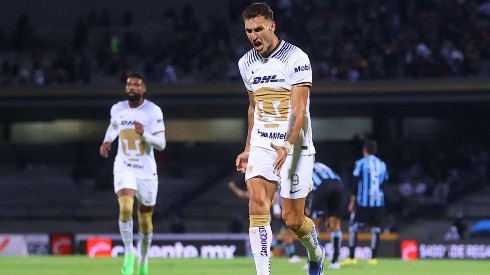 El delantero universitario estará festejando más que goles