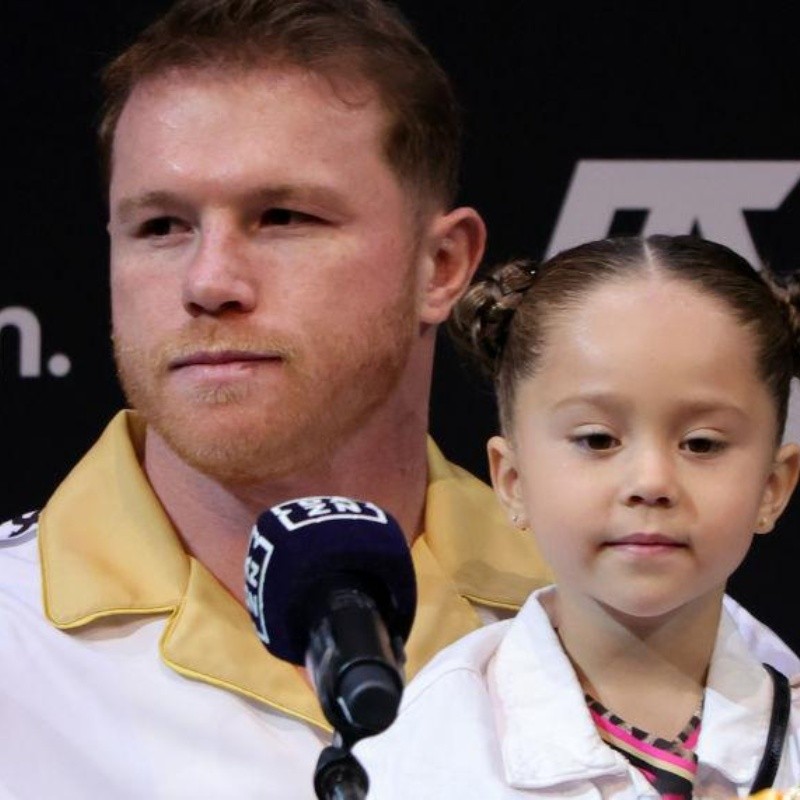 Canelo Álvarez tuvo una exitosa operación y su hija le dio un tierno regalo