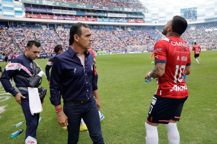 Ricardo Cadena y Alexis Vega en el Repechaje ante Puebla (foto: Imago7).