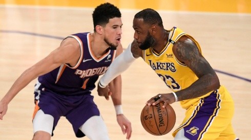 LeBron James y Devin Booker.