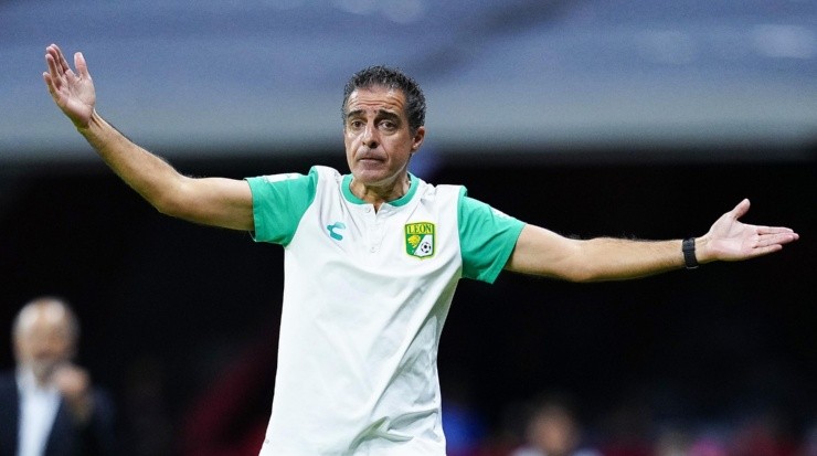 ¿Permanecerá Paiva en León? (Imago 7)