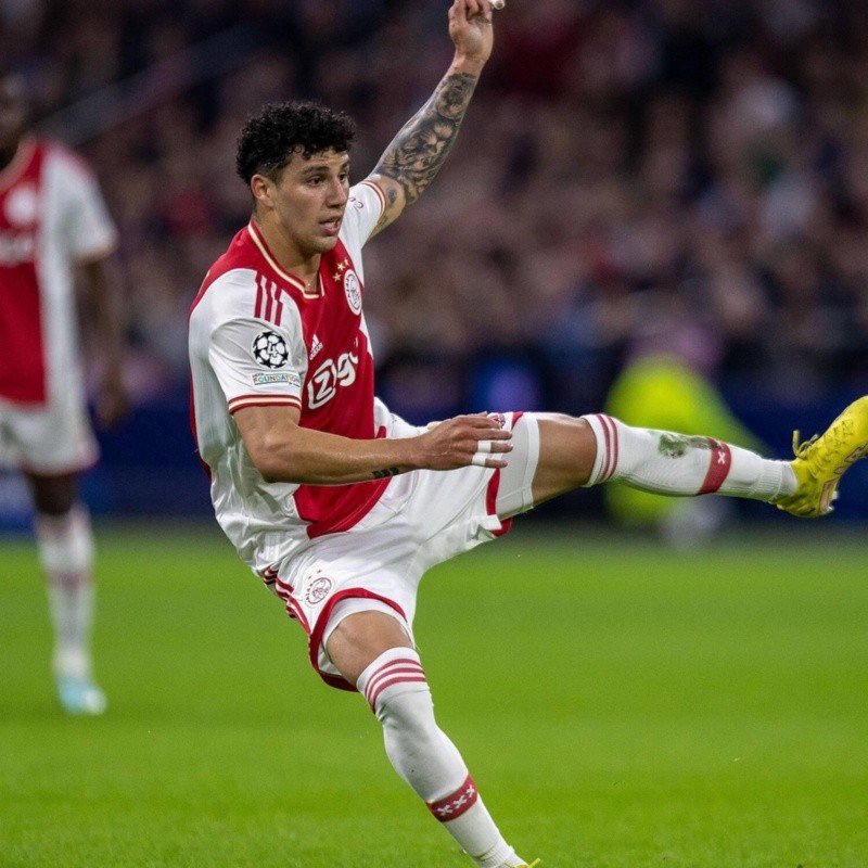Estalla afición del Ajax contra Jorge Sánchez por errores contra Liverpool en Champions League