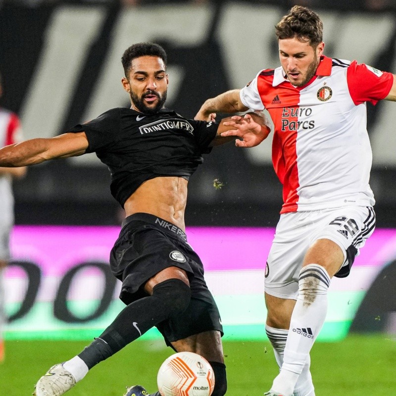 Santi Giménez, la esperanza del Feyenoord para evitar el fracaso europeo