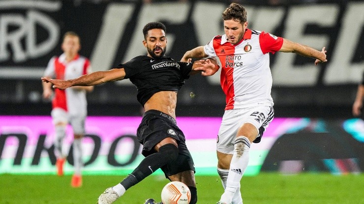 Santi Giménez apenas tuvo minutos en la derrota del Feyenoord