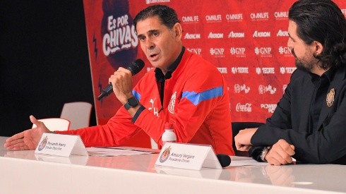 Fernando Hierro would ask the management of Rojiblanca to pause all negotiations with reinforcements