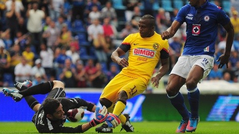 Christian Benítez contra Jesús Corona en el torneo Apertura 2022.