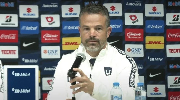 Rafa Puente, en la conferencia de prensa de presentación como entrenador de Pumas.