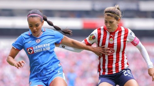Chivas y Cruz Azul Femenil pelean por un lugar en la semifinal.