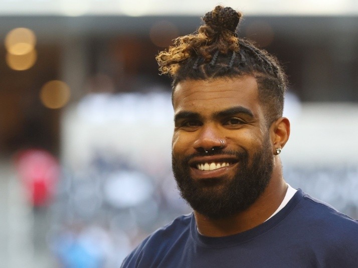 DallasCowboys Pro EzekielElliott brought out the #LouisVuitton