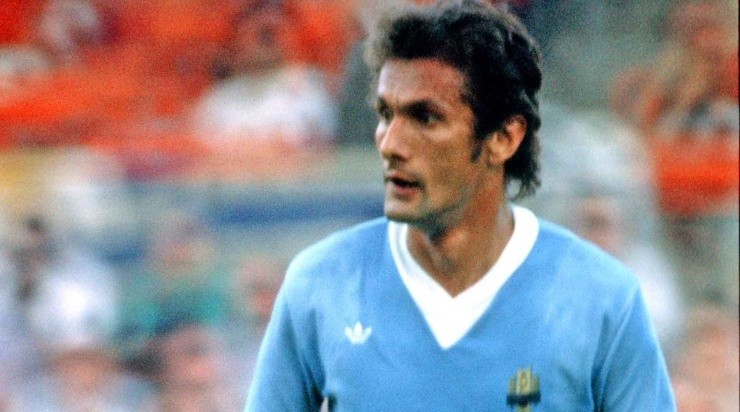 Uruguay soccer legends' kits