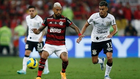 Flamengo y Corinthians disputan un nuevo clásico en el Brasileirao.