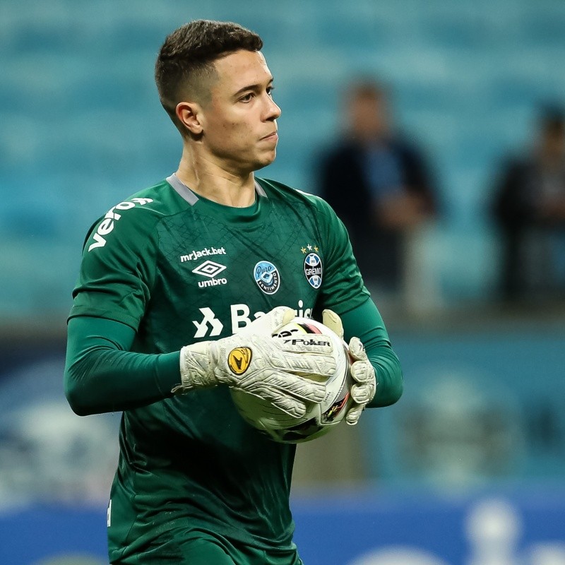 “Goleiro experiente”; Brenno é deixado de lado e direção do Grêmio traça desejos para 2023