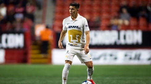 Efraín Velarde en la cancha de Tijuana.