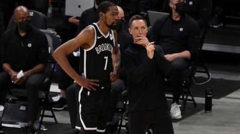 Kevin Durant junto a Steve Nash en Brooklyn Nets
