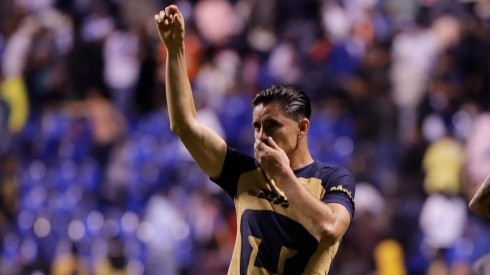 Efraín Velarde se despidió de Pumas y recibió el afecto de quienes fueron sus compañeros.