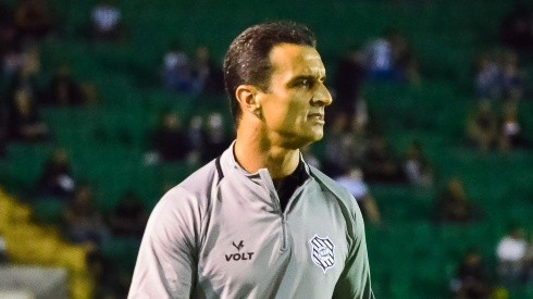 R.Pierre/AGIF - Junior Rocha, técnico do Figueirense