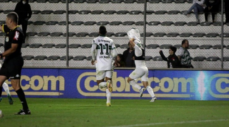 Foto: Divulgação/Site Oficial do Coritiba - Régis: meia anotou o gol da vitória do Coxa