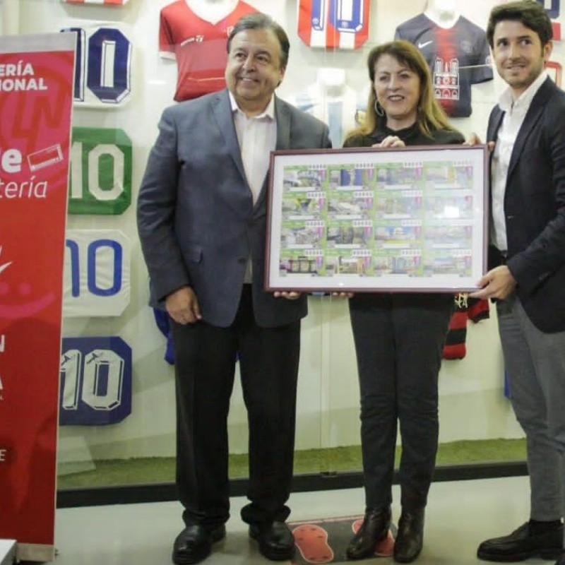 Lotería Nacional lanza billete alusivo al Salón de la Fama del Futbol para el sorteo del 11 de noviembre