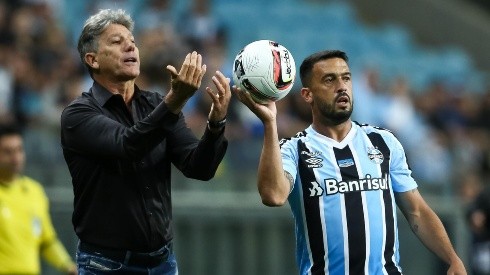 Foto: Pedro H. Tesch/AGIF - Renato e Edilson: técnico quer contar com o lateral no Grêmio