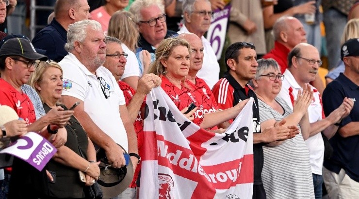 English fans show their support during the ICC Men&#039;s T20 World Cup match between England and New Zealand at The Gabba on November 01, 2022 in Brisbane, Australia. (Photo by Bradley Kanaris/Getty Images)