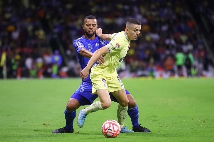 Ciudad de Mexico, 3 de septiembre de 2022. Rafael Carioca y Álvaro Fidalgo, durante el partido de la jornada 12 del Torneo Apertura 2022 de la Liga BBVA MX, entre las Águilas del America y los Tigres de la UANL, celebrado en el estadio Azteca. Foto: Imago7/ Eloisa Sánchez