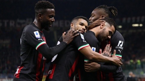 Festejo de gol de Milan.