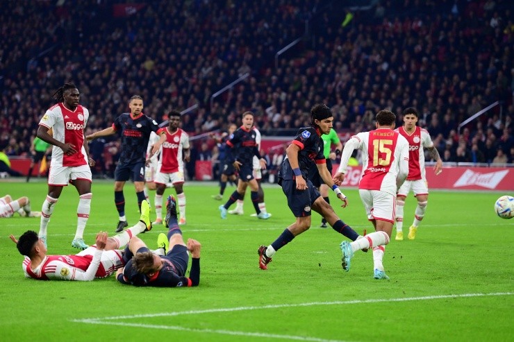Guti abrió el pie para poner el segundo del PSV. Créditos: IMAGO