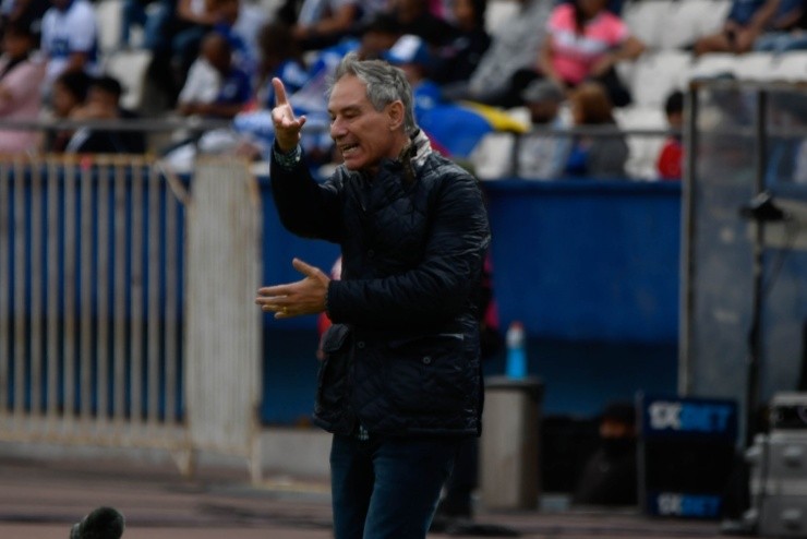 Ariel Holan Universidad Católica