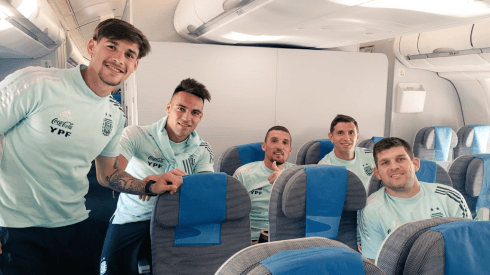 El curioso pasajero n° 50 del avión de la Selección Argentina a Qatar