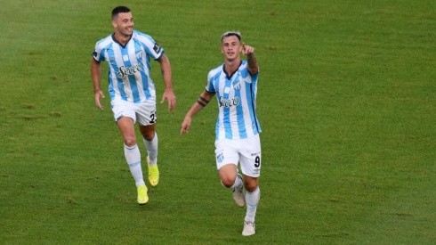 Carrera y Lotti en un partido con Atlético Tucumán