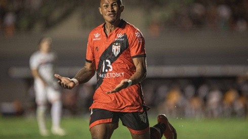 Léo Pereira marcou um gol contra o São Paulo neste ano (Foto: Foto: Isabela Azine/Agif)