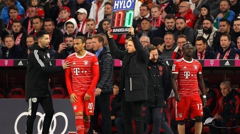 Sadio Mané se retiró lesionado en el partido de Bayern Múnich ante Werder Bremen.