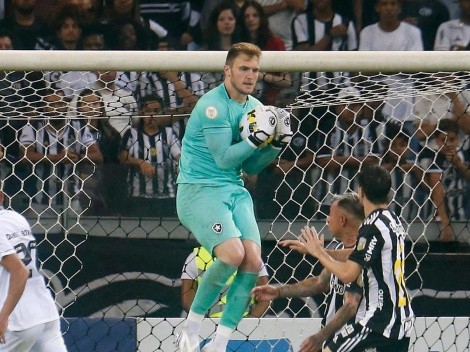 “Sem explicação”; Comentarista detona quebra de regra de Lucas Perri em derrota do Atlético