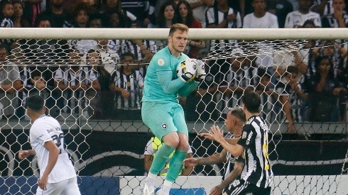 Vitor Sá/Botafogo - Lance de Lucas Perri vira polêmica em derrota do Atlético