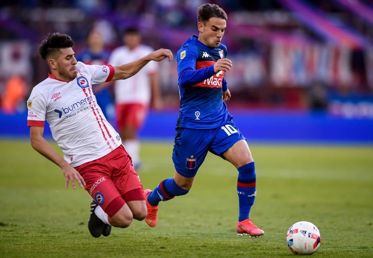 Lucas Menossi Tigre Universidad Católica