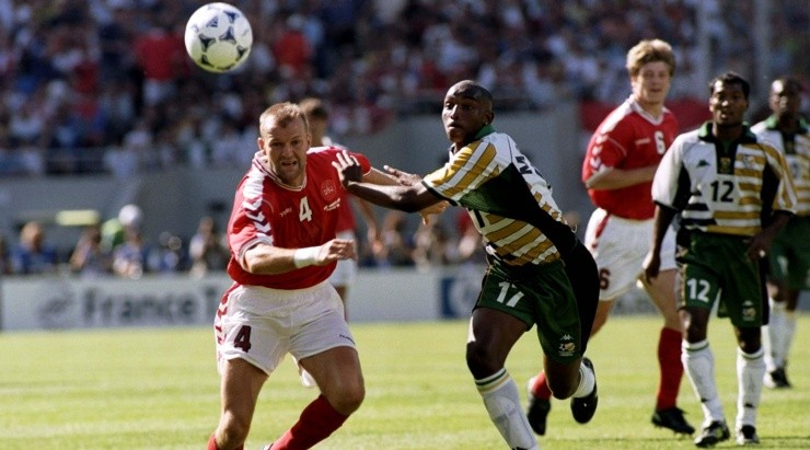 Laurence Griffiths/Allsport - Dinamarca no empate contra a África do Sul