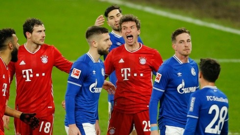 El líder Bayern Múnich se enfrenta al colista Schalke 04.