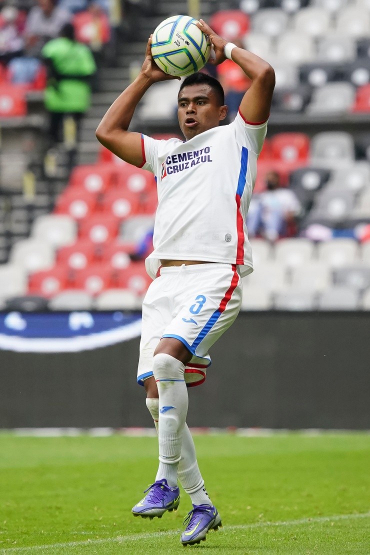 Jiménez no convence pero sigue en el club. Créditos: Imago7